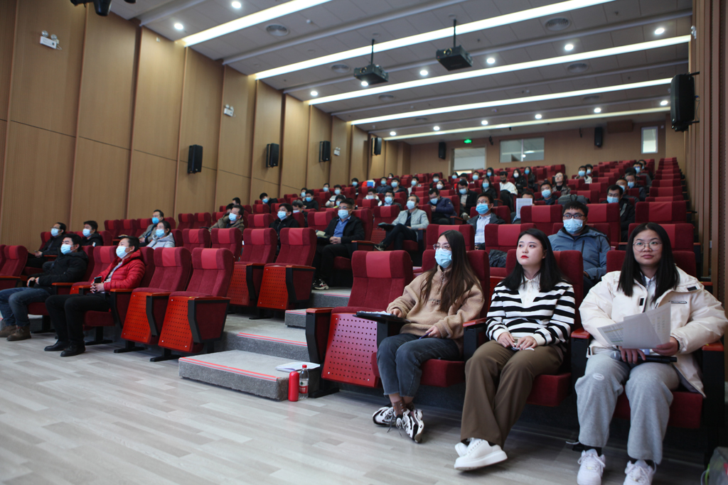 KS体育微电召开2021年大学生述职会